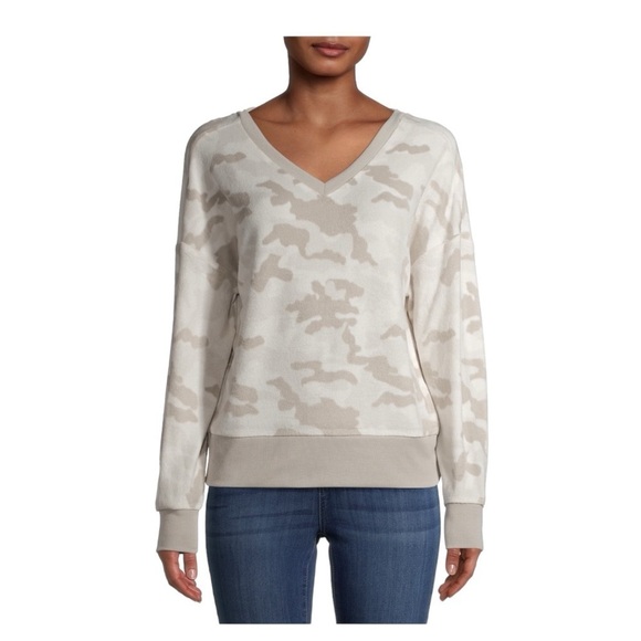 Derek Heart Neutral Camo Fuzzy Comfy Sweatshirt Size M - Picture 5 of 13